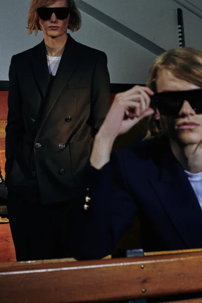 Look 60